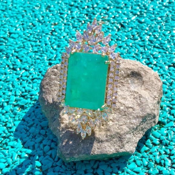 STUNNING! 18KT Emerald Ring Master Piece! RING ONLY! - Picture 3 of 4